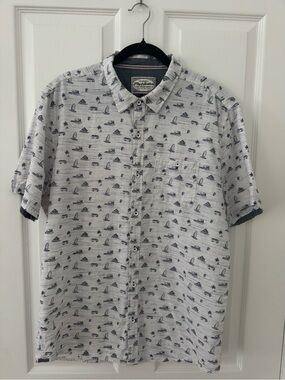 Flag & Anthem Short-Sleeve Casual Button-Down Shirt in White with Navy Print